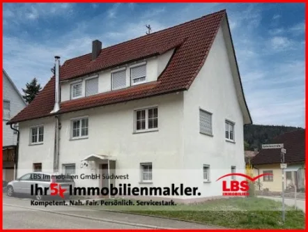 Straßenansicht - Haus kaufen in Sulz - Geräumiges Einfamilienhaus mit Garten