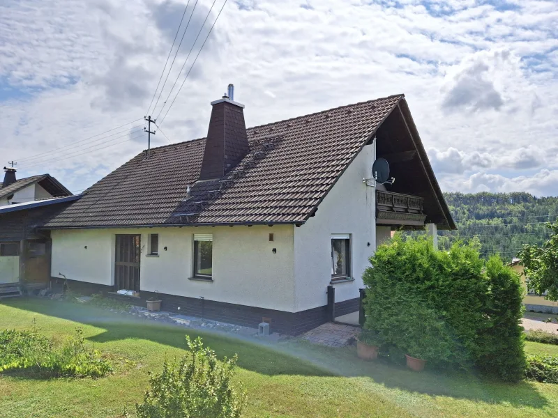  - Haus kaufen in Steinbach am Wald / Windheim - Wohnhaus mit ELW und Blick ins Grüne