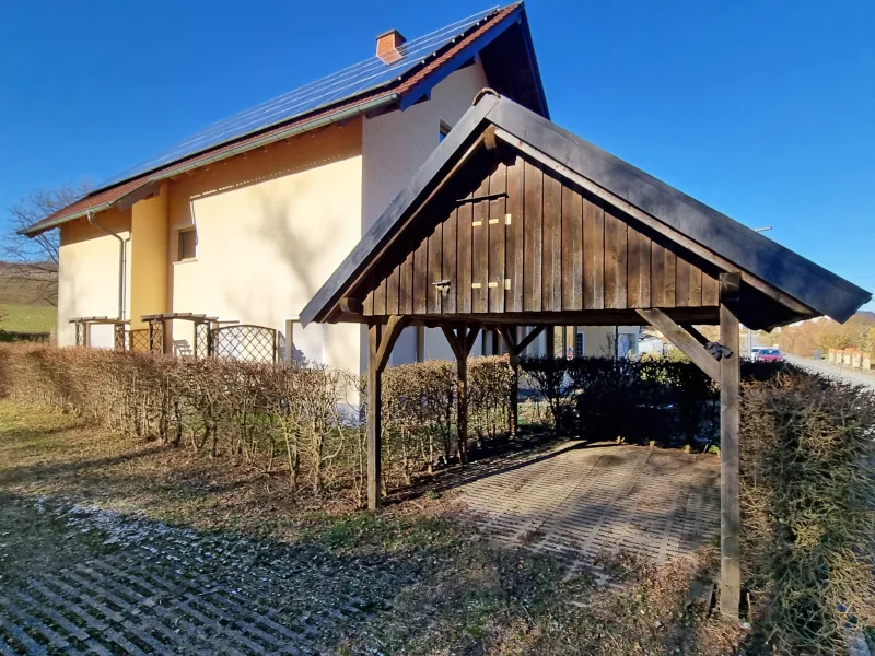 Praktischer Carport – Geschützter Stellplatz mit viel Freiraum