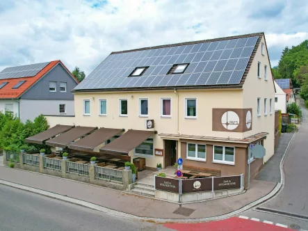 Außenansicht aus Osten - Haus kaufen in Pfaffenhofen - Attraktives Wohn- und Geschäftshaus in zentraler Lage in Pfaffenhofen