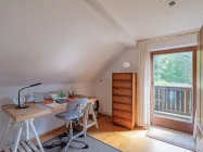 Zimmer 2 (Büro) mit Balkon Richtung Südosten – Obergeschoss