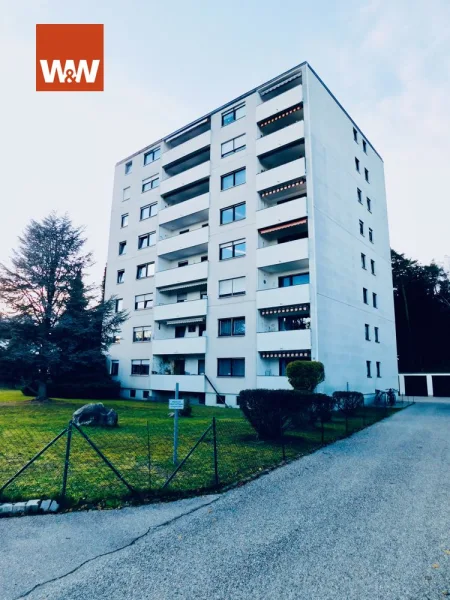 Aussenansicht - Wohnung kaufen in Garching an der Alz - Schnäppchen Preis!!! Vermietete  2-Zimmer-Wohnung im 3. OG mit Lift und Balkon