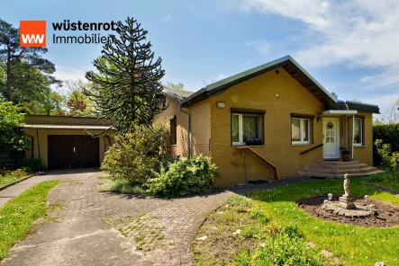 Vorderansicht - Haus kaufen in Lehnitz - Fußläufig zum Lehnitzsee,  Grundstück mit kleinem Bungalow, mit Wohnungsrecht zu verkaufen