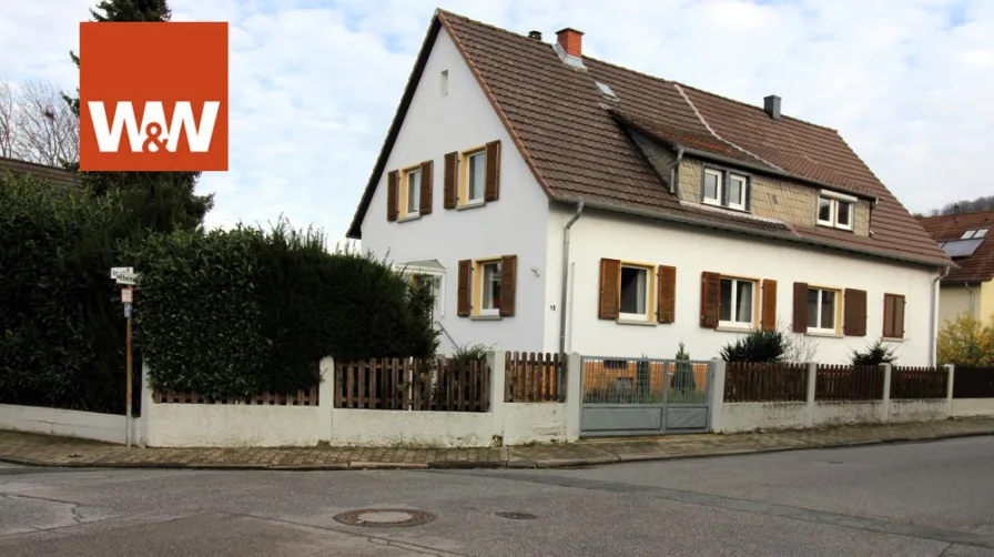 Hausansicht - Haus kaufen in Zwingenberg - Doppelhaushälfte mit großem Garten und Hof - ***PROVISONSFREI für den Käufer ***