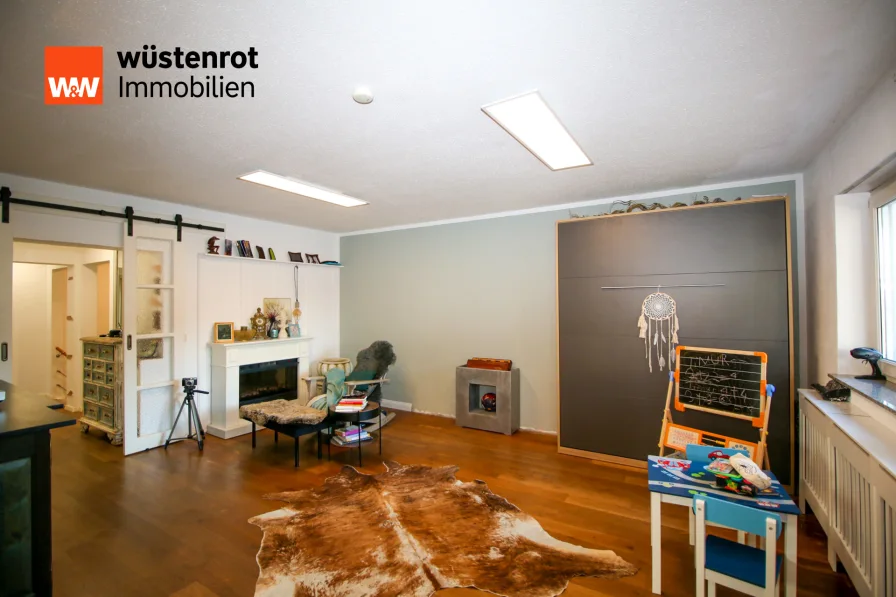 Wohnzimmer - Wohnung kaufen in Alsbach-Hähnlein / Hähnlein - 3-Zi-EG-Wohnung - eigener Garten - nur 2 Wohneinheiten - 2 Stpl. ** PROVISIONSFREI für den Käufer **