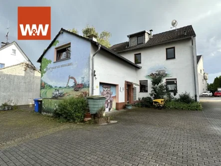 Rückansicht - Haus kaufen in Essen-Burgaltendorf - Jetzt entdecken: Perfektes 3-FH in Burgaltendorf! 190m² Wohnfläche, 2 Garagen - viel Platz für Ihre Wünsche.
