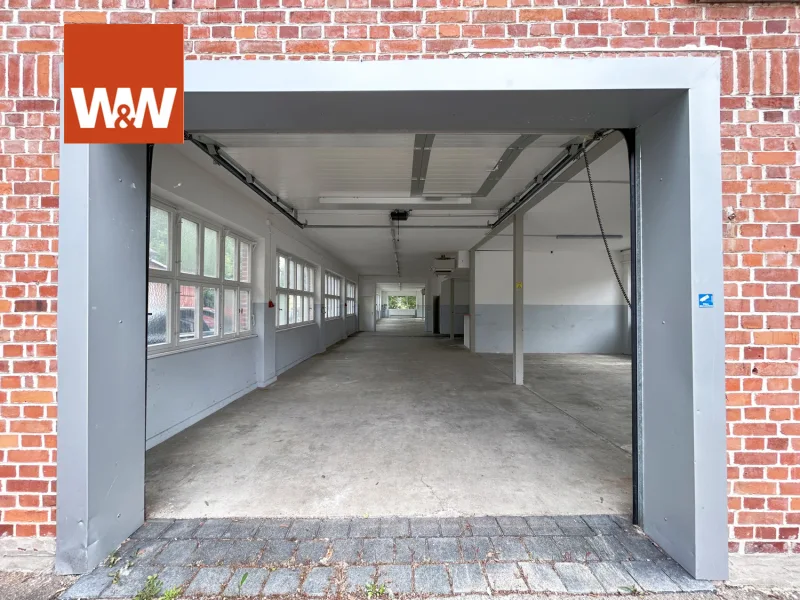 Halle 1 - 324 m² Fläche, aufgeteilt in drei Bereiche