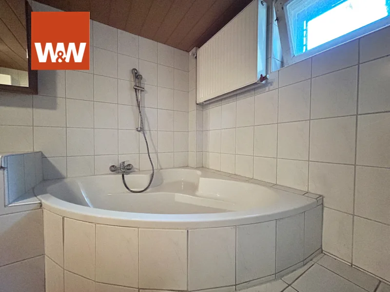 Entspannung pur in der großen Eckbadewanne