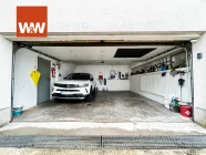 Die Doppelgarage bietet sicheren Platz für 2 PKW - und die Wallbox ist auch schon da