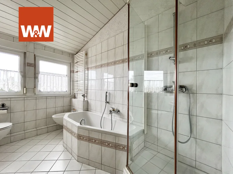 OG Badezimmer - Badewanne oder Duschkabine? Hier haben Sie beides