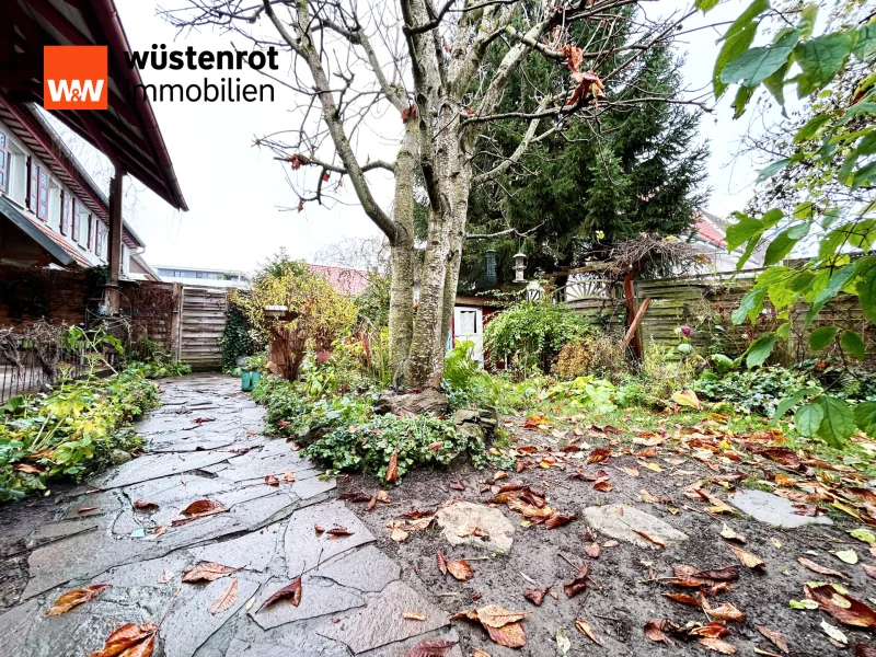 Die Garten-Oase - liebevoll angelegte Wege als Gartenpfad aus Naturstein