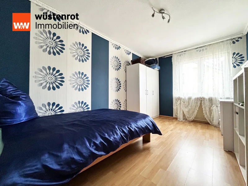 2. OG - das Schlafzimmer mit viel Platz für Schränke