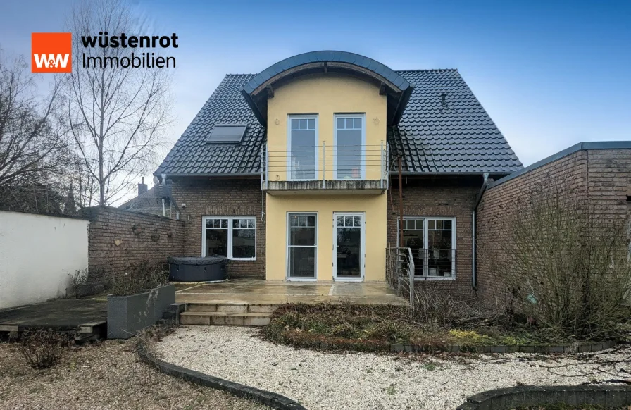 Rückansicht - Haus kaufen in Elsdorf - Stilvolles Einfamilienhaus mit großzügigem Garten und Einliegerwohnung