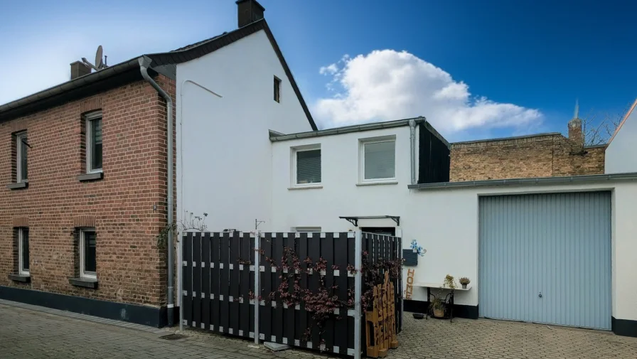 Titelbild Exposé - Haus kaufen in Linnich / Körrenzig - Modernisiertes Reihenendhaus mit 118 m² Wohnfläche und vielseitigem Charme