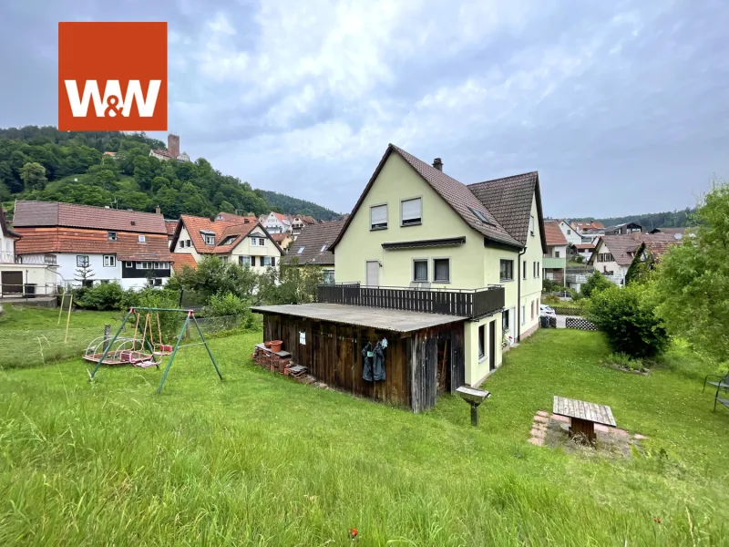 Gartenansicht - Haus kaufen in Bad Liebenzell - Gepflegtes ZFH mit großem Garten und viel Platz in Bad Liebenzell zu verkaufen!