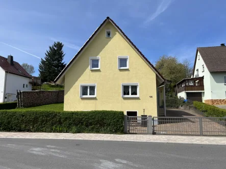 Außenansicht - Haus kaufen in Untersiemau / Obersiemau - Platz für die ganze Familie:Einfamilienhaus mit Doppelgarageund Garten
