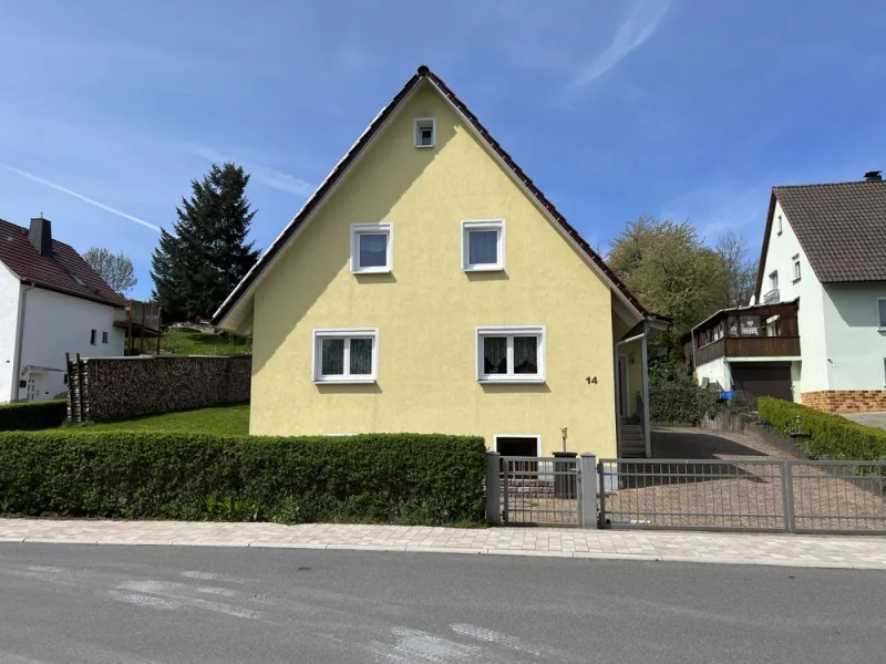Außenansicht - Haus kaufen in Untersiemau / Obersiemau - Platz für die ganze Familie:Einfamilienhaus mit Doppelgarageund Garten