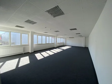 Innenraum - Büro/Praxis mieten in Hallstadt - Attraktive Bürofläche mit KFZ-Stellplätzenim Gewerbegebiet Hallstadt an der A70
