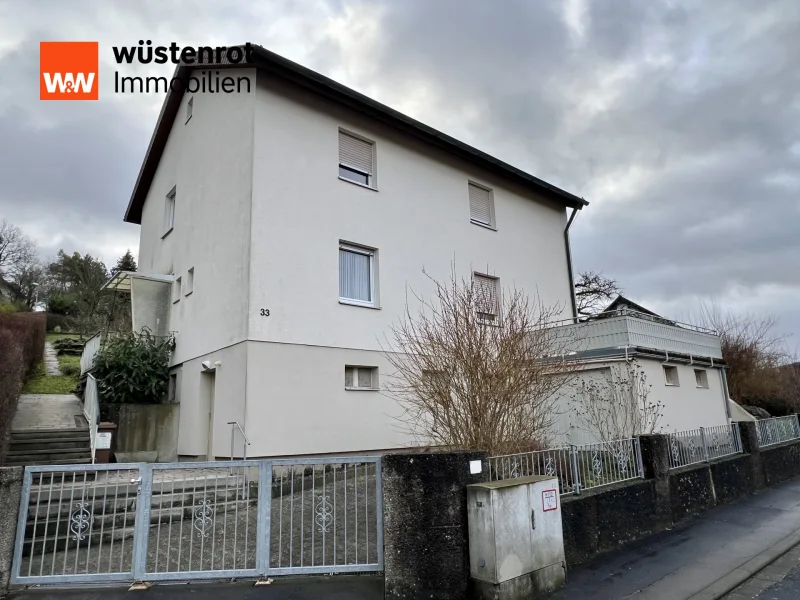 Außenansicht - Haus kaufen in Nüdlingen - Platz für die ganze Familie - Einfamilienhaus mit Garten und drei Garagen