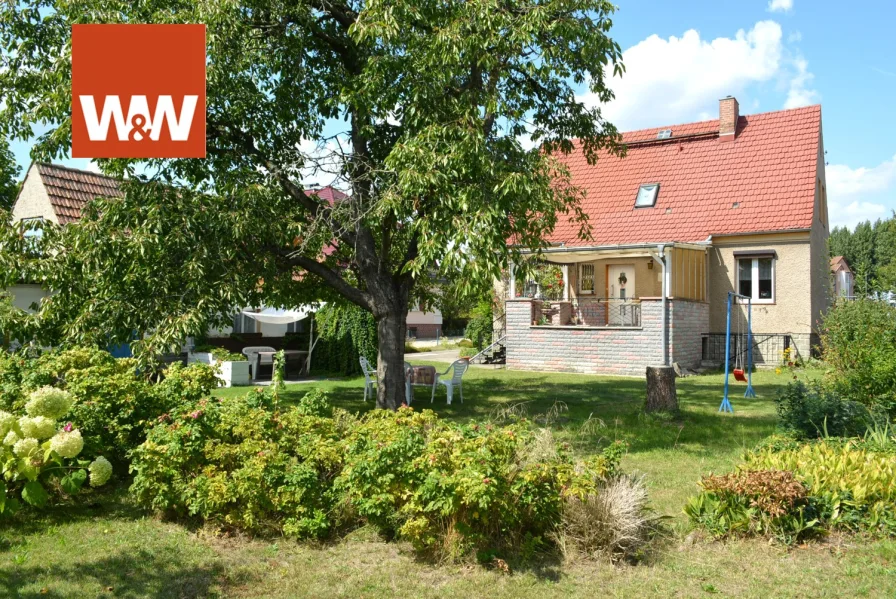 Rückseite Haus Garten - Haus kaufen in Seelow - Freistehendes Einfamilienhaus in Seelow mit großem Grundstück und Garage