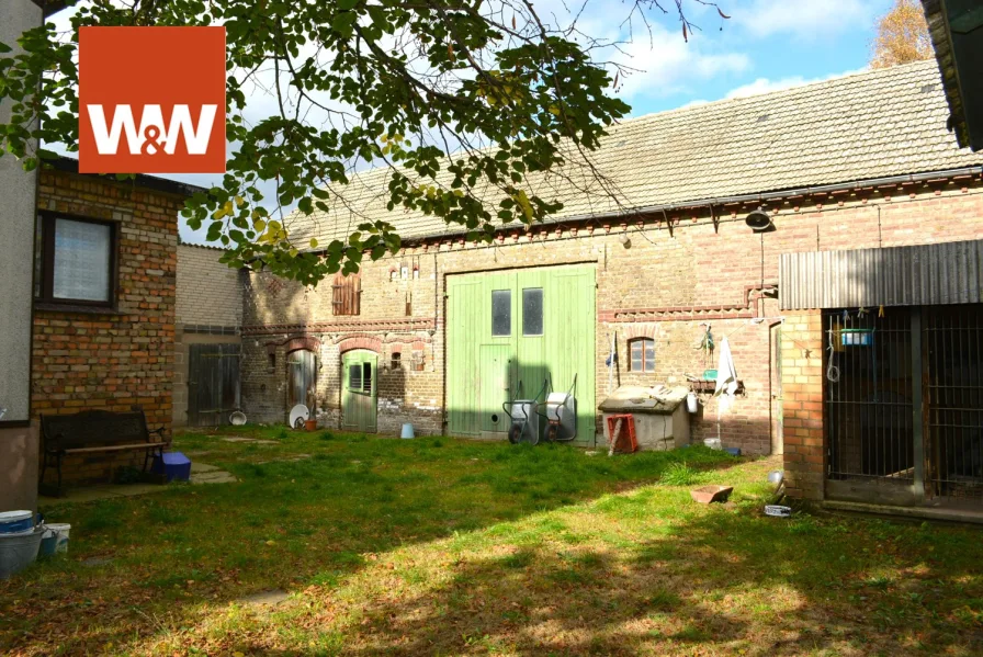 Scheune Hof - Haus kaufen in Lindenberg - Sanierungsbedürftiges Einfamilienhaus mit  Scheune, Nebengelass in Lindenberg/Tauche