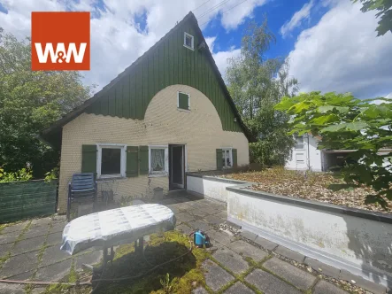 Blick Terrasse - Haus kaufen in Loßburg / Lombach - Erwecken Sie diese kleine "Villa Kunterbunt" aus dem Dornröschenschlaf!?