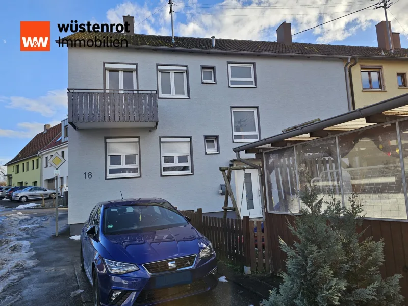 Aussenansicht - Haus kaufen in Rosenfeld / Leidringen - Toll modernisierte Doppelhaushälfte mit Garage und kleinem Spielplatz im Herzen von Leidringen.