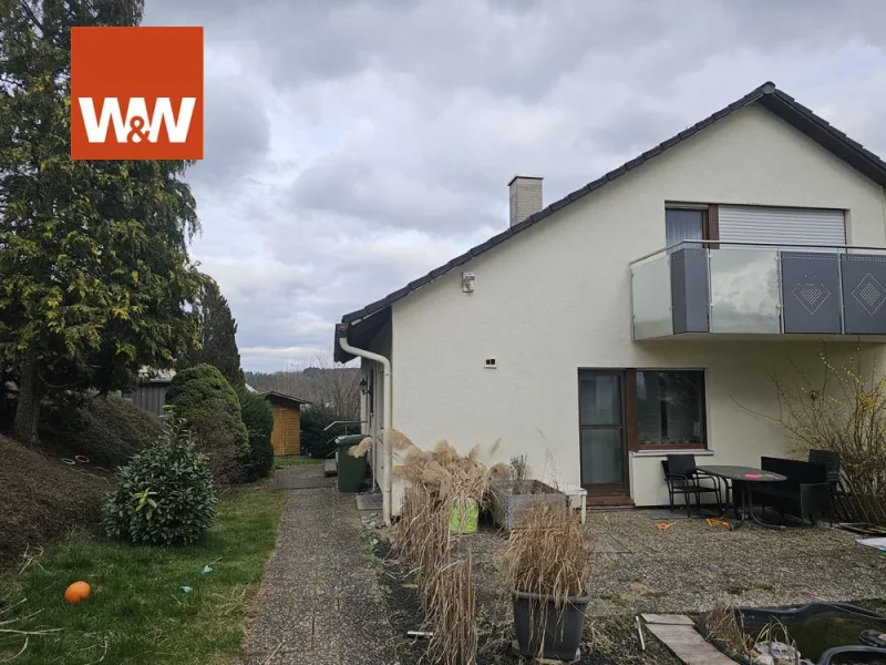 Blick aus dem Garten - Haus kaufen in Niedereschach - Dreifamilienhaus in Bestlage von Niedereschach mit ansprechendem Grundstück + Nahwärme.Ihre Chance!