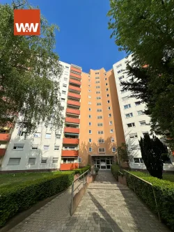Hausansicht  - Wohnung kaufen in Hattersheim - kernsanierte, 4-Zimmer Eigentumswohnung