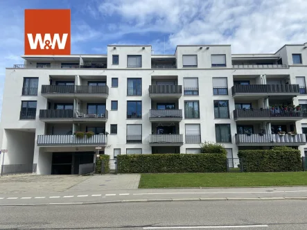 Hausansicht 1 - Wohnung kaufen in München / Perlach - Attraktive 4-Zi.Whg., 2 Bäder, Loggia,TG.-Stellplatz in zentraler Wohnlage