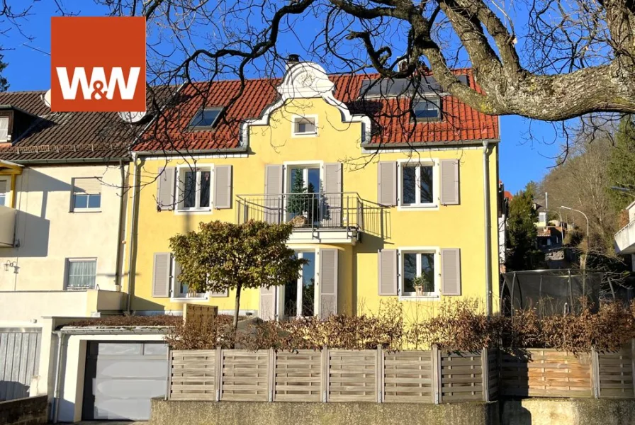 Südansicht - Haus kaufen in Hersbruck - Historische Stadtvilla zu neuem Leben erweckt!213 m² mit 7,5 Zimmer sucht neue Familie...