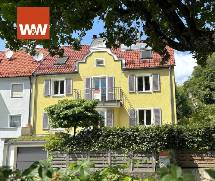 Titelbild - Haus kaufen in Hersbruck - Gänzlich modernisierte Stadtvilla im Herzen Hersbrucks.7,5 Zimmer auf 213 m² sucht neue Familie...