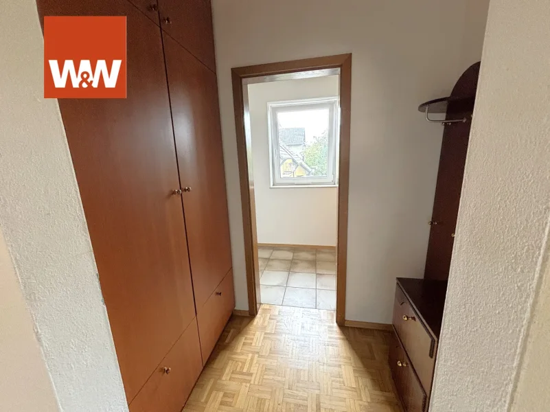 Garderobe mit Einbauschrank