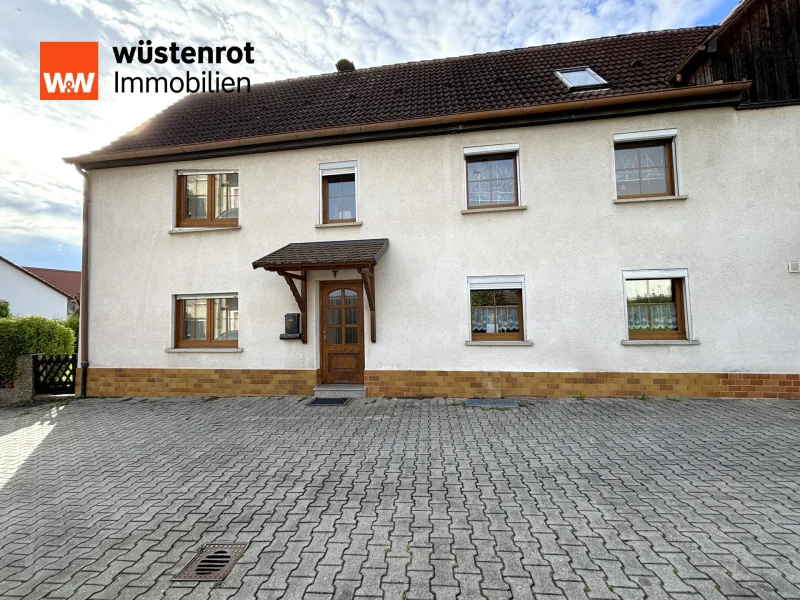 Ostansicht_Vorderhaus - Haus kaufen in Reichenschwand - Eines von 2 DHH, ca. 147 m², 5 Zimmer, Carports, Garage, ausgebautes Dach mit Loggia, zentral