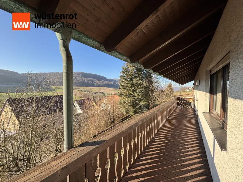 großzügiger Balkon mit unverbaubarer Aussicht