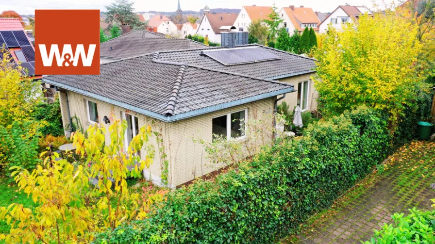 Ansicht - Haus kaufen in Detmold - Charmanter Bungalow mit Potenzial in begehrter Innenstadtlage von Detmold