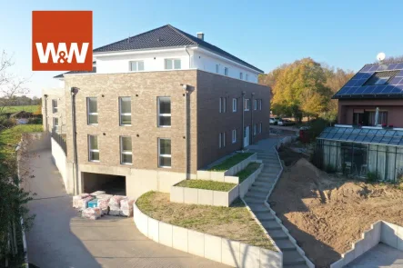 Einfahrt Ansicht - Wohnung mieten in Rahden - Moderne 3-Zimmer-Wohnung mit Balkon in Rahden