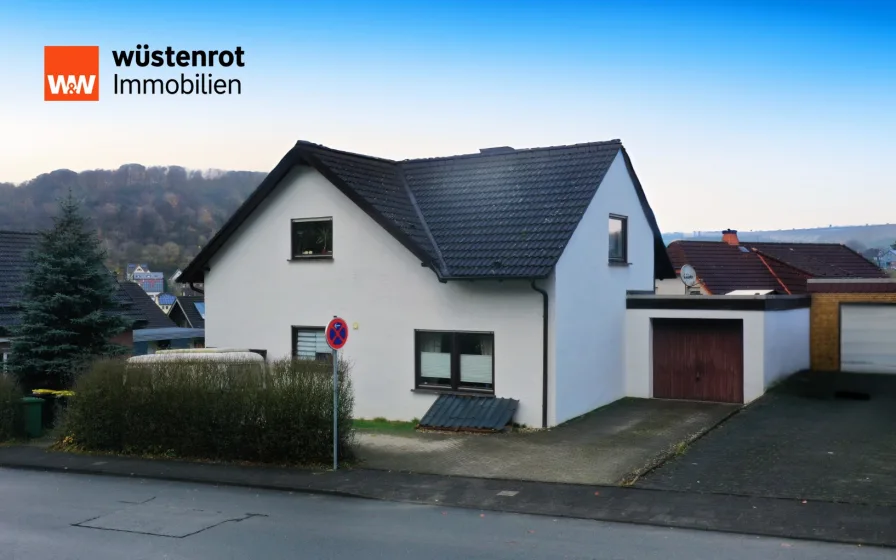 Ansicht - Haus kaufen in Altenbeken - vermietetes Zweifamilienhaus in Altenbeken