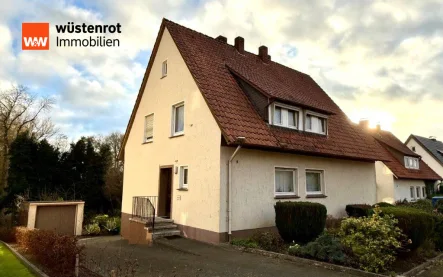 Ansicht - Haus kaufen in Enger / Belke - Zweifamilienhaus in Enger mit schönem Gartengrundstück