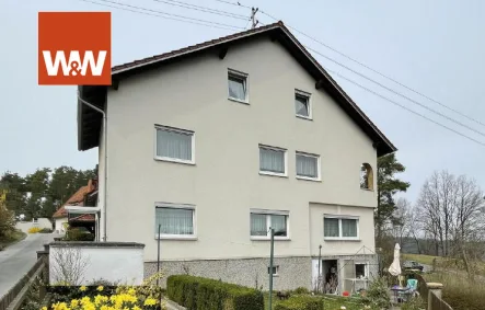 Ansicht aus dem Garten - Haus kaufen in Weißenbrunn / Thonberg - Großzügige DHH mit 3 Garagen und 4 Stellplätzen vor den Toren Kronachshttps://tour.ogulo.com/hqNC