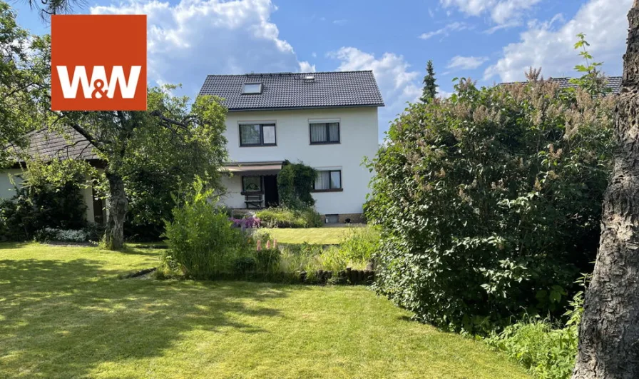 AE-Ansicht Garten - Haus kaufen in Geroldsgrün - Sehr gepflegtes Wohnhaus mit grüner Gartenoase