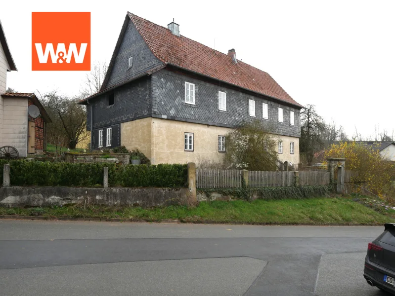 Seitenansicht - Haus kaufen in Bad Rodach / Oettingshausen - Historisches und denkmalgeschütztes Gemeindehaus in Kreis Bad Rodach