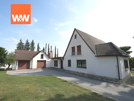 Vorderansicht - Haus kaufen in Ebersdorf / Frohnlach - Einmalige Lage in Ebersdorf- Einfamilienhaus mit Charme und Nostalgie