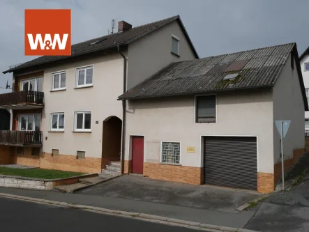 Frontansicht - Haus kaufen in Lichtenfels / Buch am Forst - Viel Platz für die Familie - Zweifamilienhaus in Buch am Forst