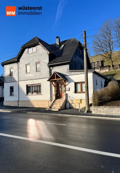 Vorderansicht - Haus kaufen in Sonneberg - Alle unter einem Dach in einen schönen Mehrgenerationenhaus - hier findet jeder seinen Platz