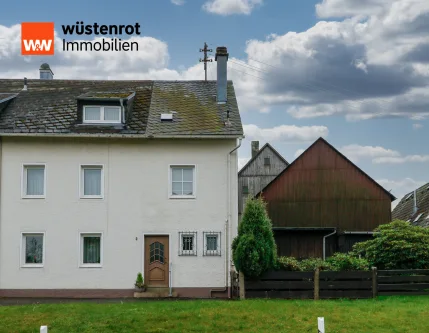 Herzlich Willkommen!  - Haus kaufen in Helmbrechts / Wüstenselbitz - Hier bekommen Sie mehr für Ihr Geld! Doppelhaushälfte mit viel Potential. Inkl. Schuppen und separates Grundstück.