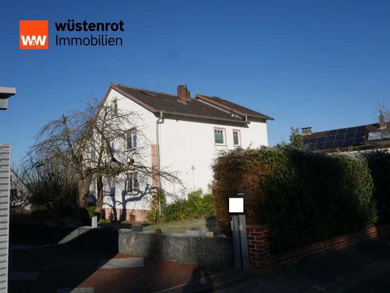 Seitenansicht - Haus kaufen in Großheirath / Rossach - Einfamilienwohnhaus mit Einliegerwohnung