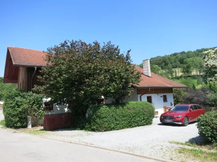 Ansicht - Haus kaufen in Grafling - EINMALIGES WUNDERSCHÖNES LANDHAUS MIT HERRLICHEM GARTEN IN WÜHN/GRAFLING BEI DEGGENDORF