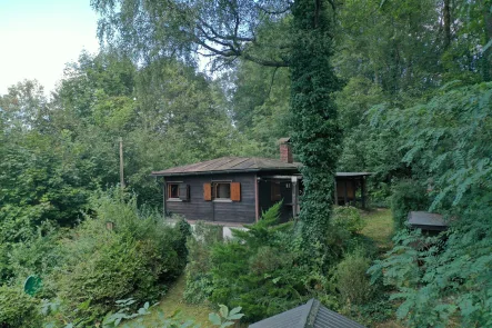 Ansicht - Haus kaufen in Bogen - Bogenberg „Der heilige Berg Niederbayerns” - Einzigartiges Freizeitgrundstück mit Wochenendhaus