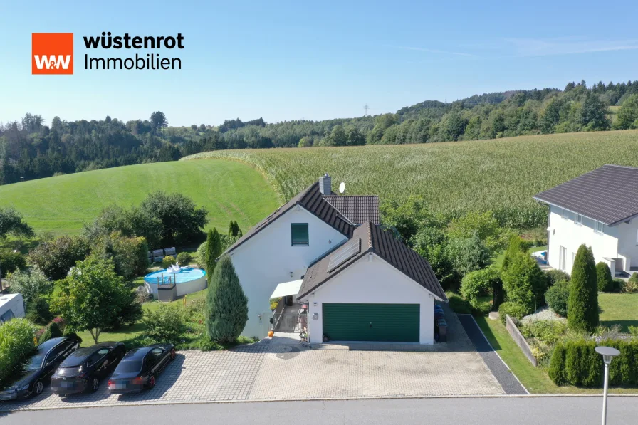 Ansicht - Haus kaufen in Aicha vorm Wald / Weferting - TOP GELEGENHEIT - NEUWERTIGES MEHRFAMILIENHAUS MIT DREI ATTRAKTIVEN EINHEITEN IN AICHA VORM WALD